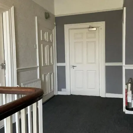 Virginia House, Apartment